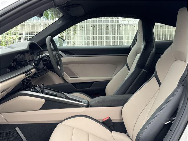 2024 Porsche 911 — миниатюра 18