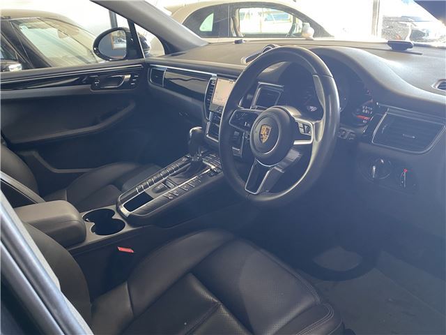 2016 Porsche MACAN thumbnail 28