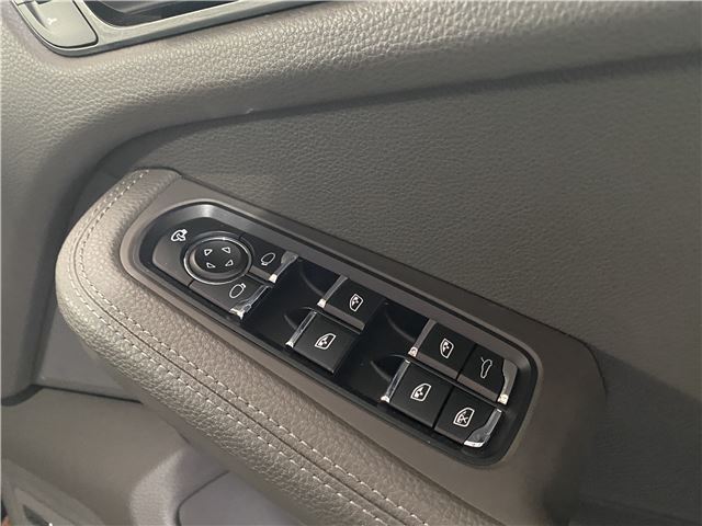 2016 Porsche MACAN thumbnail 35