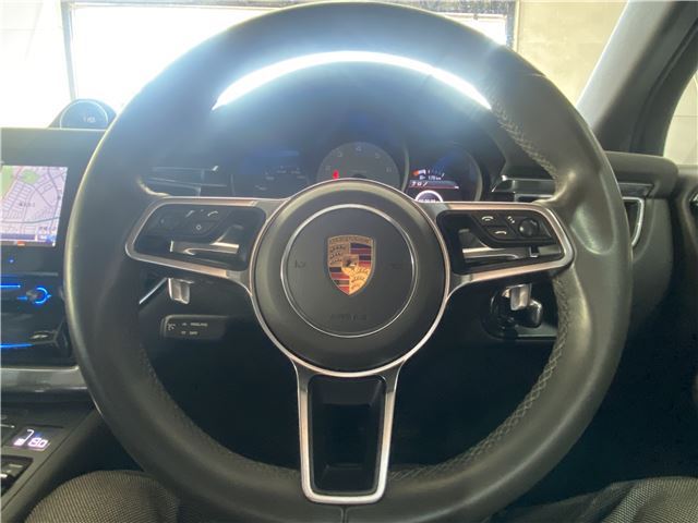 2016 Porsche MACAN thumbnail 41