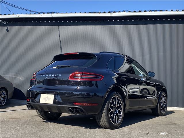 2016 Porsche MACAN thumbnail 6
