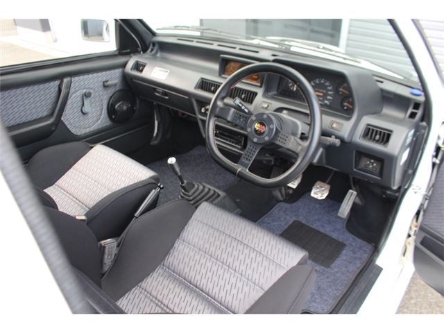1990 Nissan MARCH 照片 3