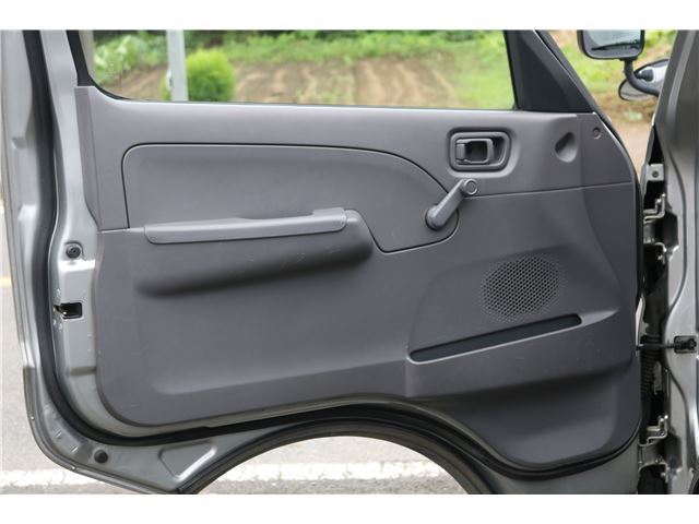 2003 Nissan CARAVAN — миниатюра 14