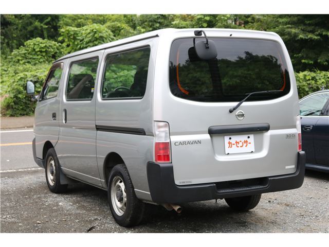 2003 Nissan CARAVAN — миниатюра 11