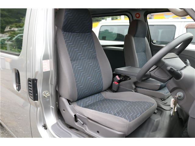 2003 Nissan CARAVAN — миниатюра 16