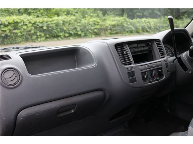 2003 Nissan CARAVAN — миниатюра 17