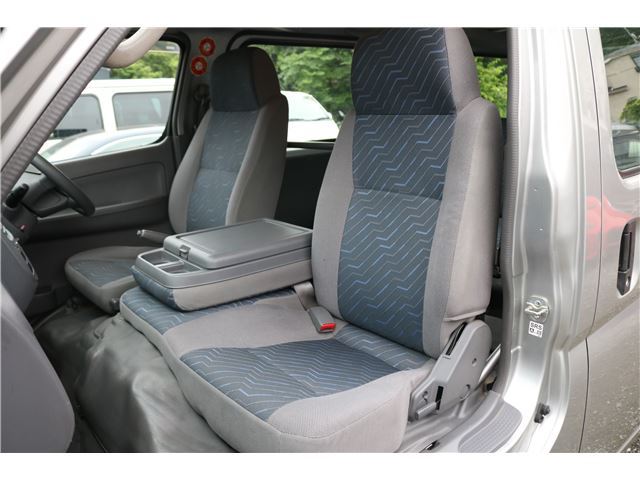 2003 Nissan CARAVAN — миниатюра 18