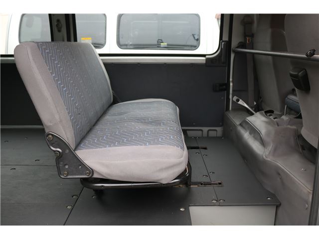 2003 Nissan CARAVAN — миниатюра 25