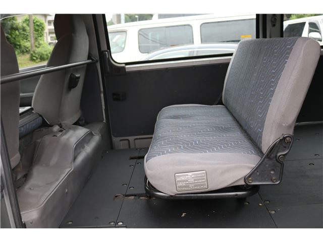 2003 Nissan CARAVAN — миниатюра 27