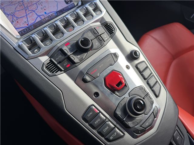 2012 Lamborghini AVENTADOR — миниатюра 19