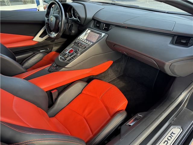 2012 Lamborghini AVENTADOR — миниатюра 25
