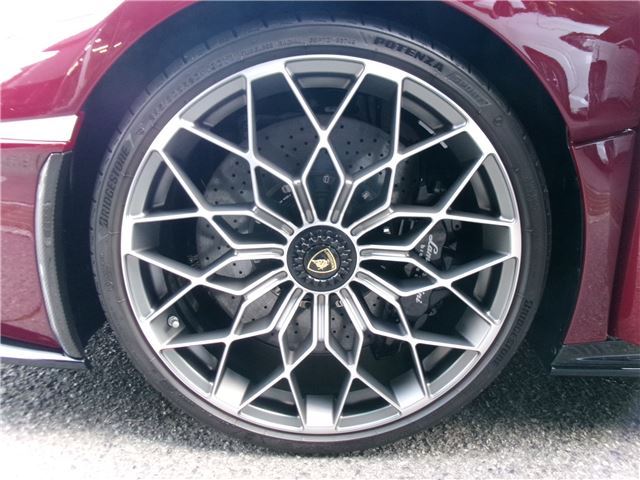 صورة 10 لـ 2023 Lamborghini HURACAN