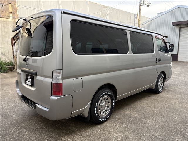 2002 Nissan CARAVAN — фото 3