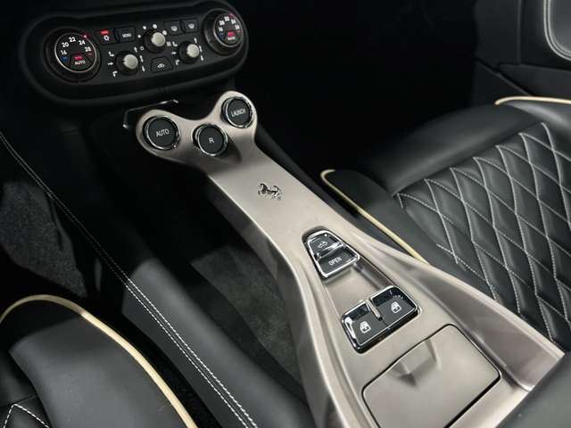 2011 Ferrari CALIFORNIA 缩略图 17