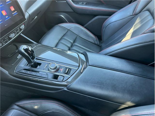 2016 Maserati LEVANTE — миниатюра 32