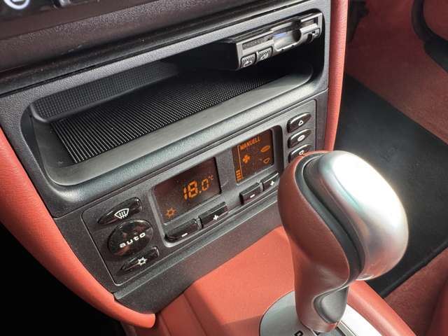 2001 Porsche 911 — миниатюра 18