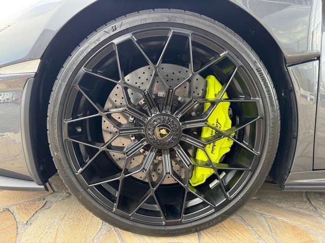 2023 Lamborghini HURACAN — миниатюра 32
