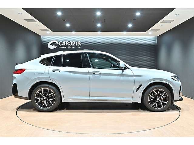 صورة 10 لـ 2023 BMW X4