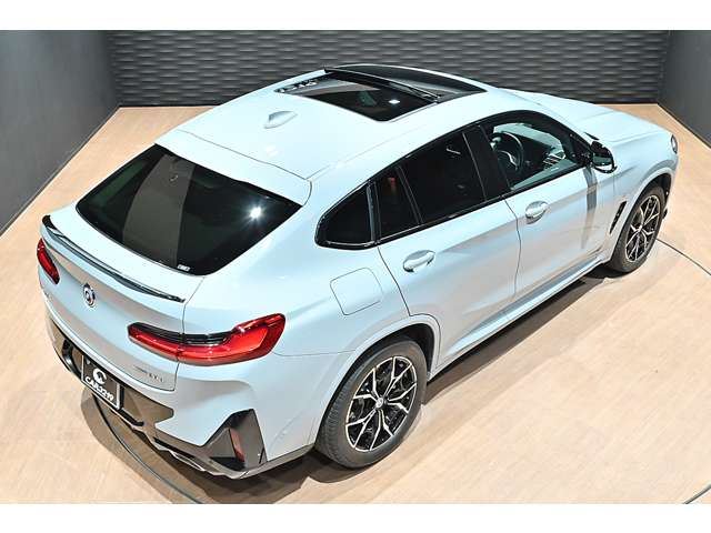صورة 9 لـ 2023 BMW X4