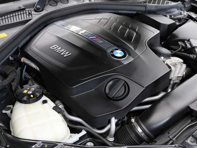 صورة 5 لـ 2017 BMW M2 COUPE