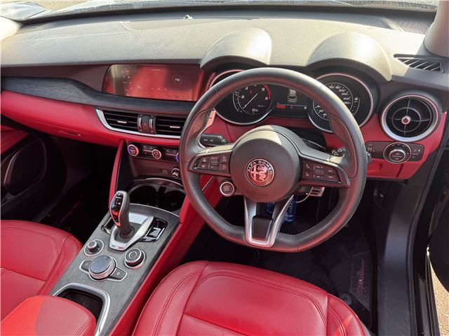 2021 ALFA Romeo STELVIO 照片 3