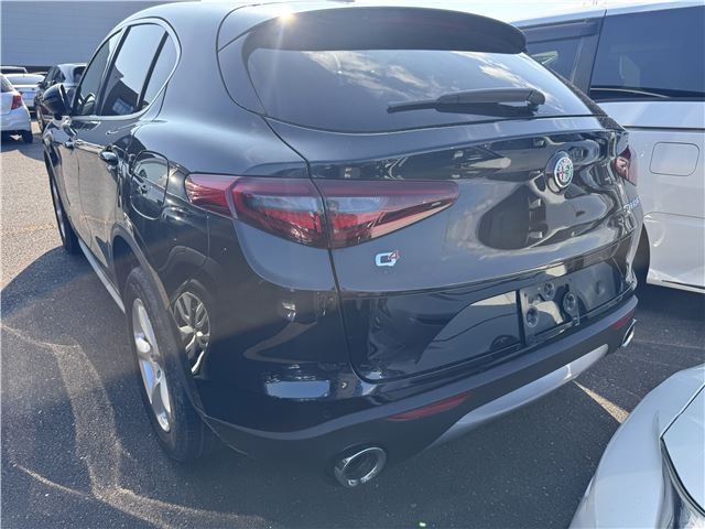 2021 ALFA Romeo STELVIO 照片 2