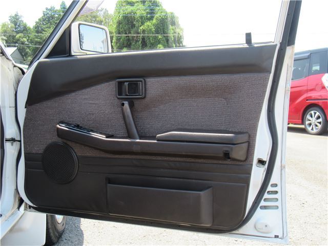 صورة مصغرة 61 لـ 1989 Nissan SUNNY
