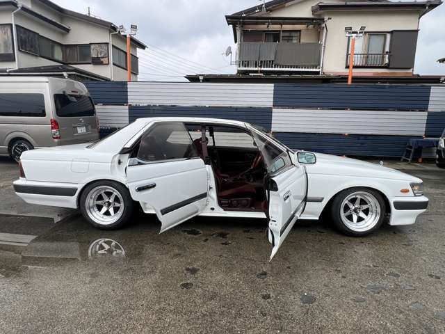 صورة مصغرة 24 لـ 1989 Nissan LAUREL