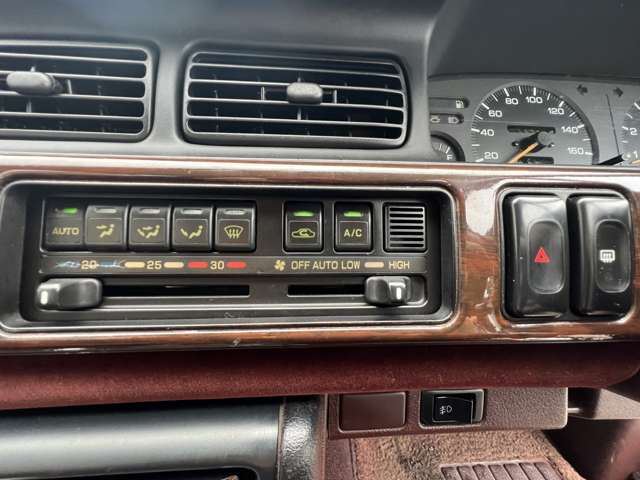 صورة مصغرة 32 لـ 1989 Nissan LAUREL