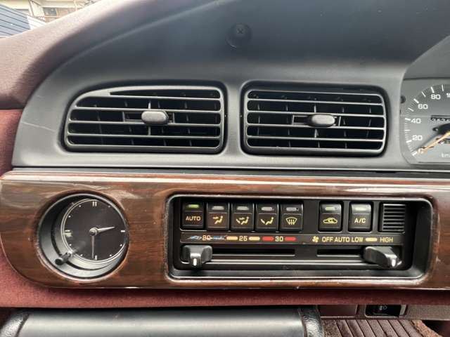 صورة مصغرة 33 لـ 1989 Nissan LAUREL