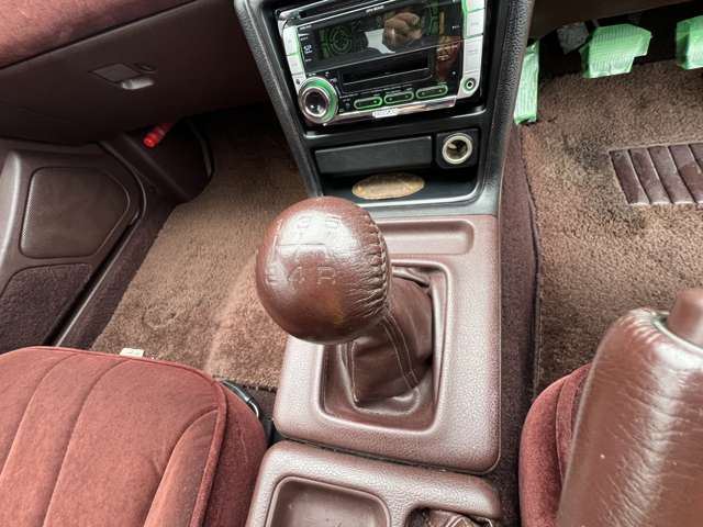 صورة مصغرة 34 لـ 1989 Nissan LAUREL