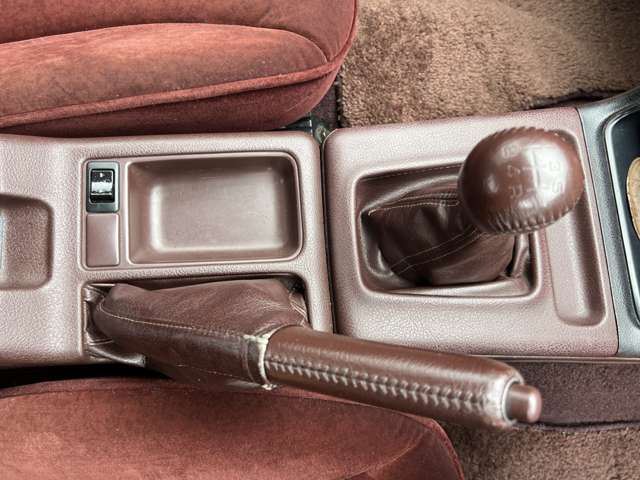 صورة مصغرة 35 لـ 1989 Nissan LAUREL