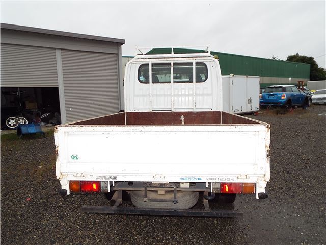 1999 Nissan ATLAS 照片 8