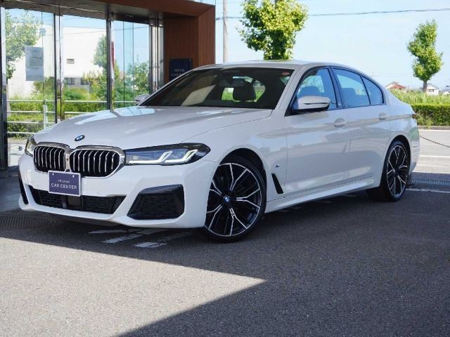 2022 BMW 5 SERIES — фото 1