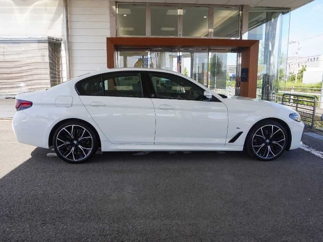 2022 BMW 5 SERIES — миниатюра 11