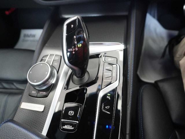 2022 BMW 5 SERIES — миниатюра 36