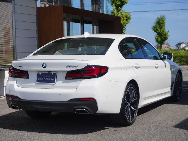 2022 BMW 5 SERIES — фото 9