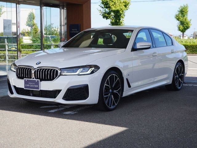 2022 BMW 5 SERIES — фото 5