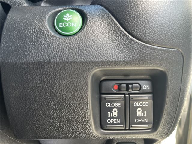 2011 Honda N-BOX CUSTOM — миниатюра 16