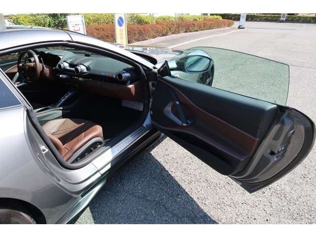 صورة مصغرة 29 لـ 2020 Ferrari 812 GTS