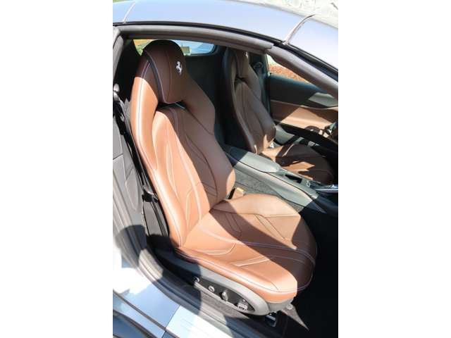 صورة مصغرة 30 لـ 2020 Ferrari 812 GTS