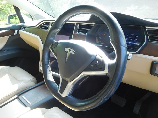 2017 Tesla MODEL X — фото 6