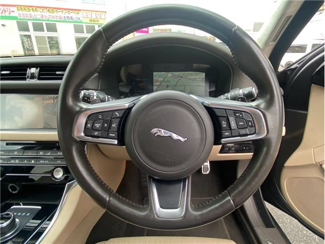2019 Jaguar XF — миниатюра 21