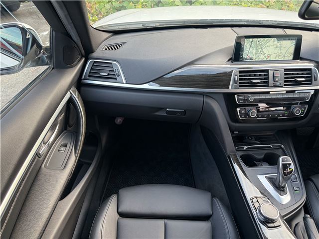 صورة مصغرة 26 لـ 2016 BMW 3 SERIES
