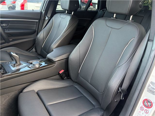 صورة مصغرة 32 لـ 2016 BMW 3 SERIES