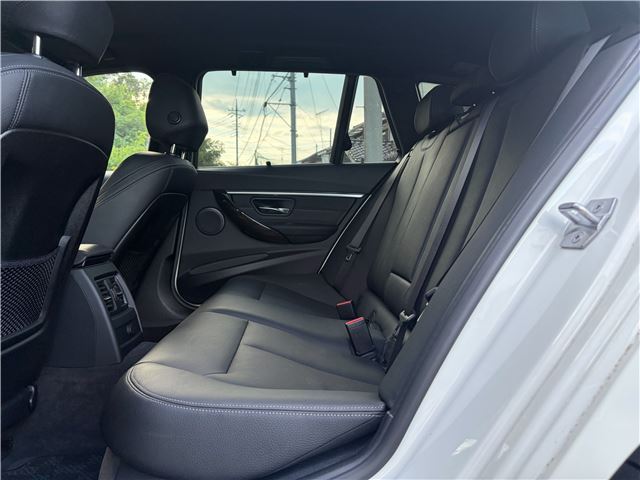 صورة مصغرة 36 لـ 2016 BMW 3 SERIES