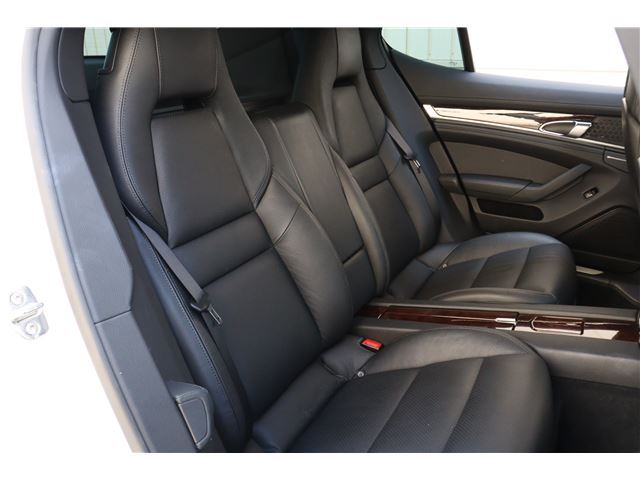 صورة مصغرة 32 لـ 2010 Porsche PANAMERA