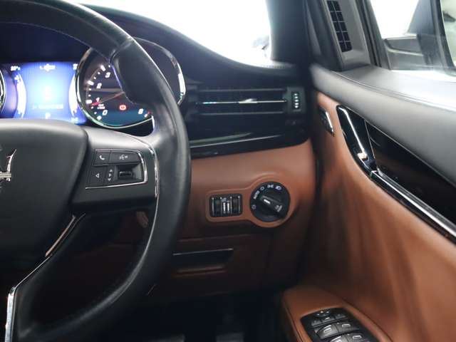 2016 Maserati QUATTROPORTE — миниатюра 26