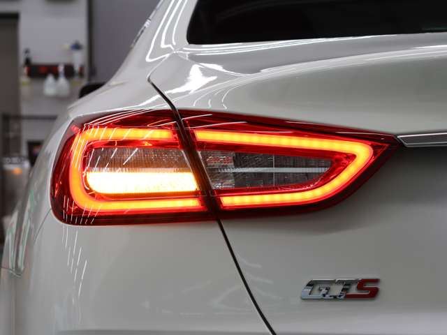 2016 Maserati QUATTROPORTE — миниатюра 38