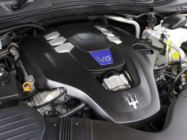 2016 Maserati QUATTROPORTE — миниатюра 5